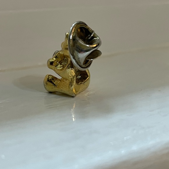 VINTAGE GOLD TONE BEAR HOLDING RHINESTONE HEART BROOCH PIN - Picture 6 of 8